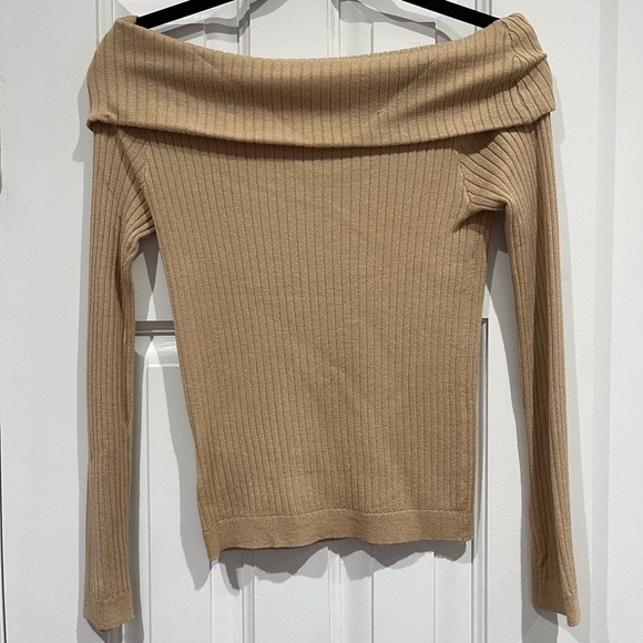 Off the shoulder long sleeve - Picture 2 of 2